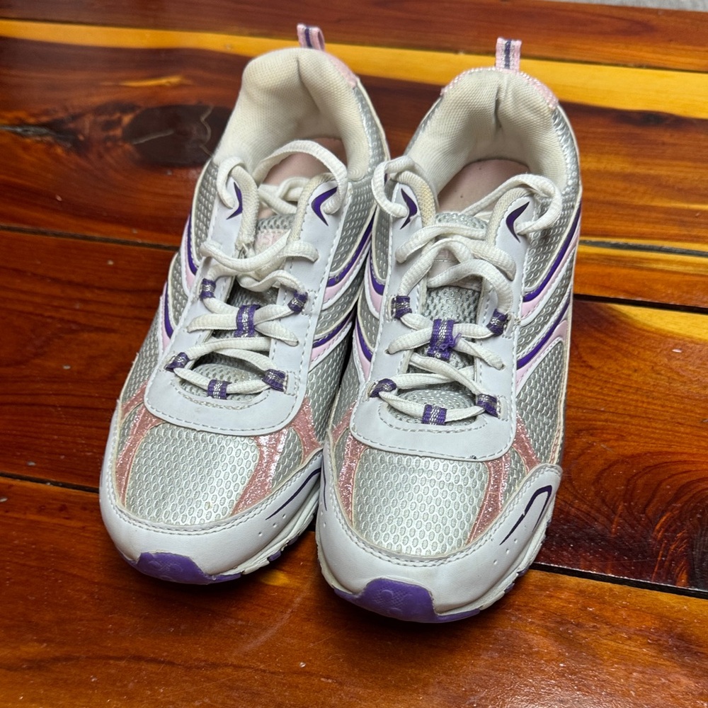 Danskin Now Ladies Sneakers in Gray and Purple SB3